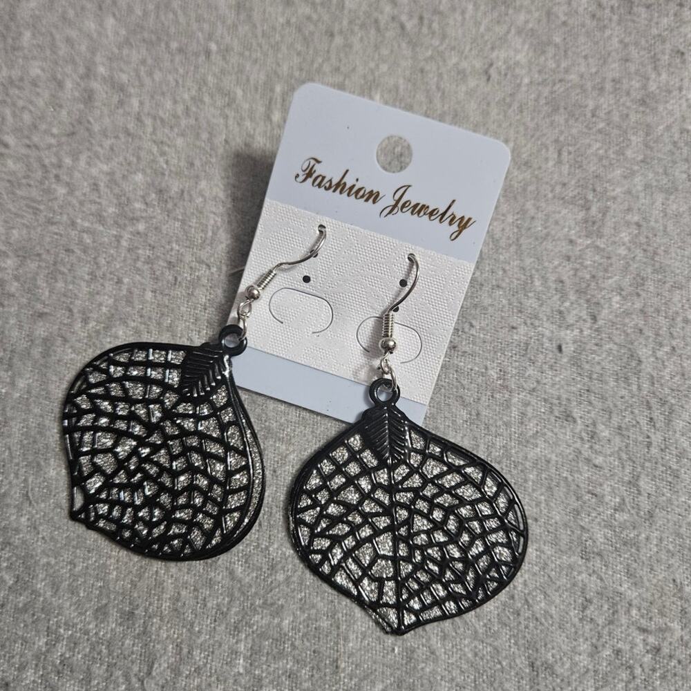 Fashion Jewelry Black Filigree Leaf Cutout on Shimmery Silver Dangle Earrings